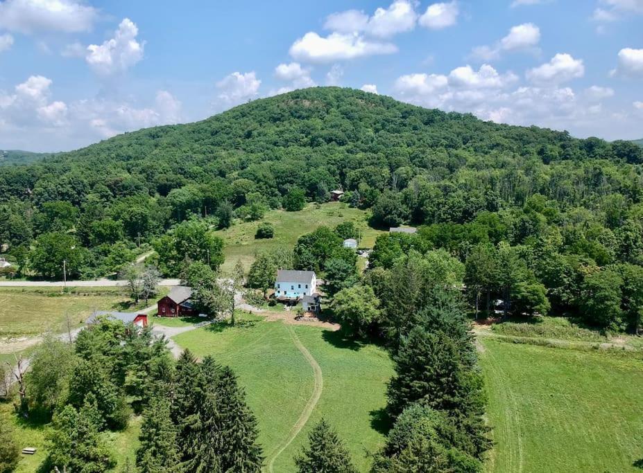 Craftsman Hideaway At The 1841 Farmhouse Chester Exterior photo