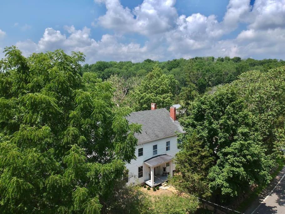 Craftsman Hideaway At The 1841 Farmhouse Chester Exterior photo